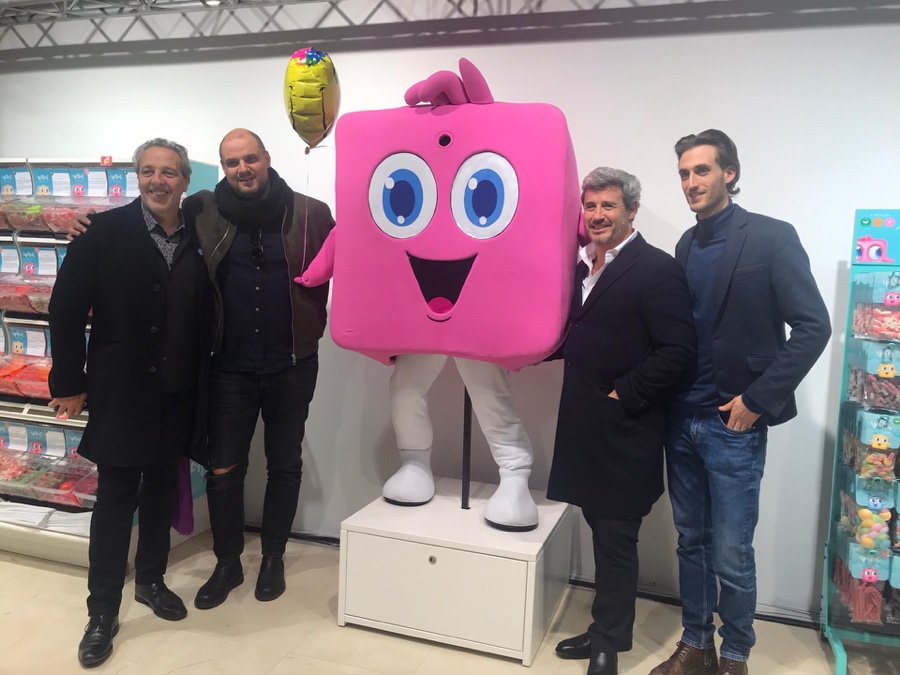 Les 4 associés fondateurs de Yolloh® avec la mascotte